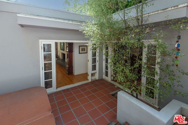 1833 Courtney Avenue, Los Angeles, CA 90046
