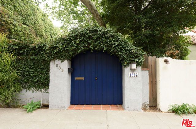 1833 Courtney Avenue, Los Angeles, CA 90046