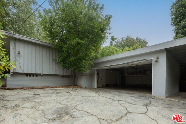 1833 Courtney Avenue, Los Angeles, CA 90046