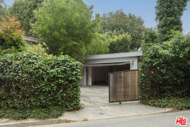 1833 Courtney Avenue, Los Angeles, CA 90046