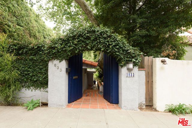 1833 Courtney Avenue, Los Angeles, CA 90046