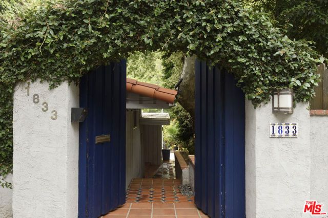 1833 Courtney Avenue, Los Angeles, CA 90046
