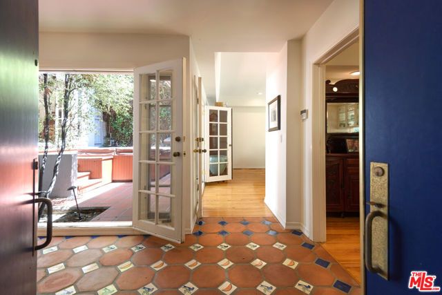 1833 Courtney Avenue, Los Angeles, CA 90046