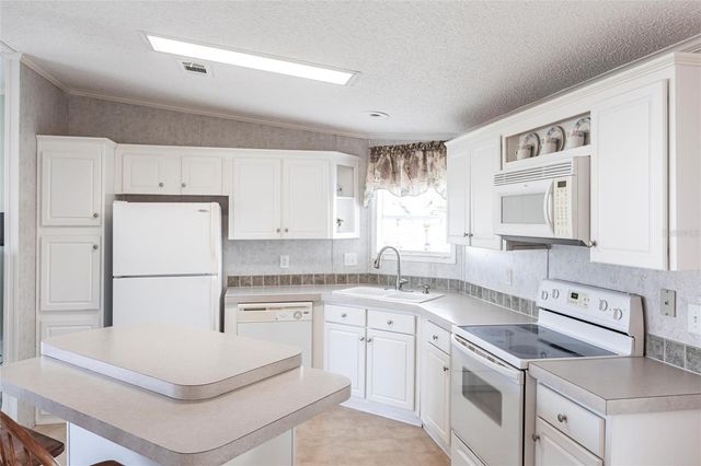 27 N MANATEE LOOP, Punta Gorda, FL 33950