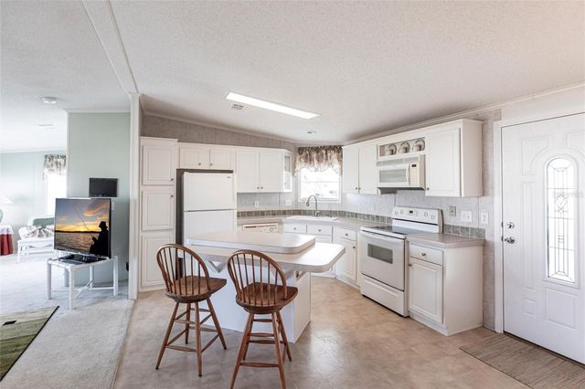 27 N MANATEE LOOP, Punta Gorda, FL 33950