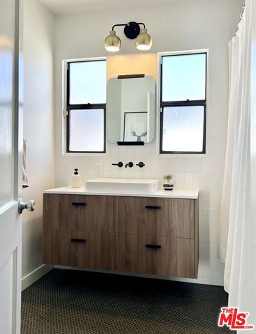 3865 Lyceum Avenue, Los Angeles, CA 90066