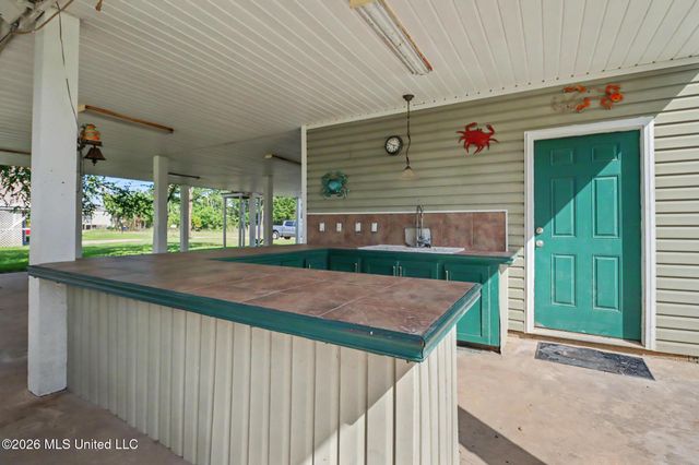 6215 Shawnee Street, Kiln, MS 39556