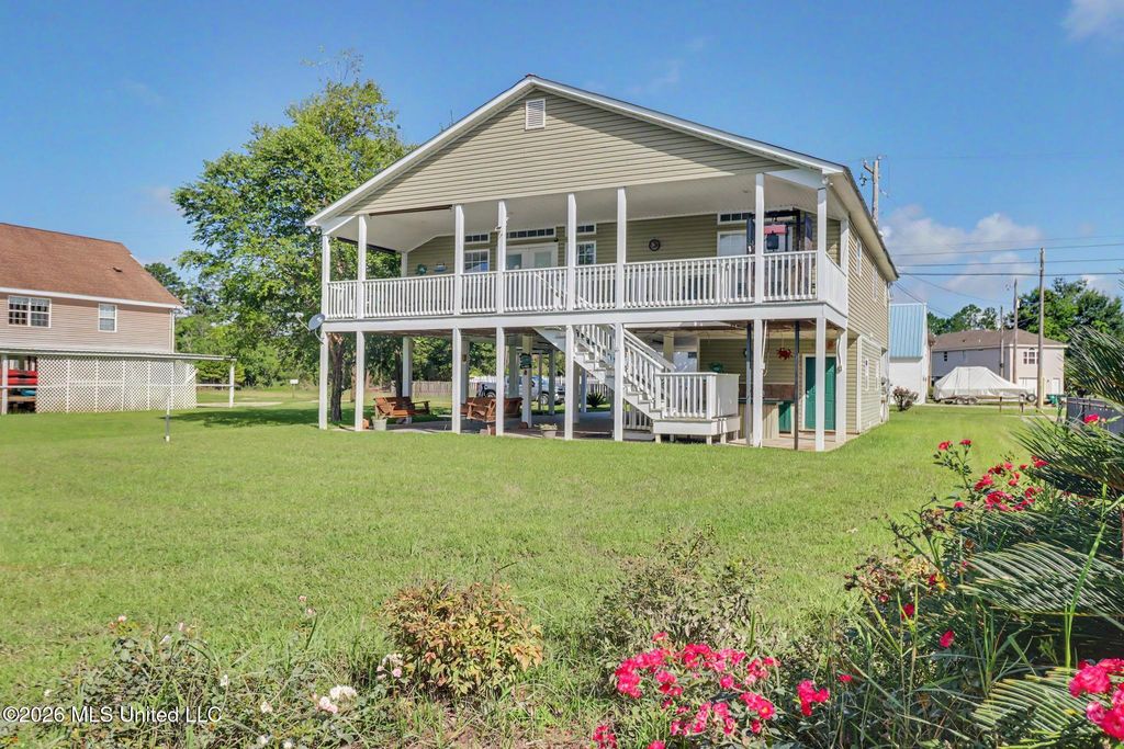 6215 Shawnee Street, Kiln, MS 39556