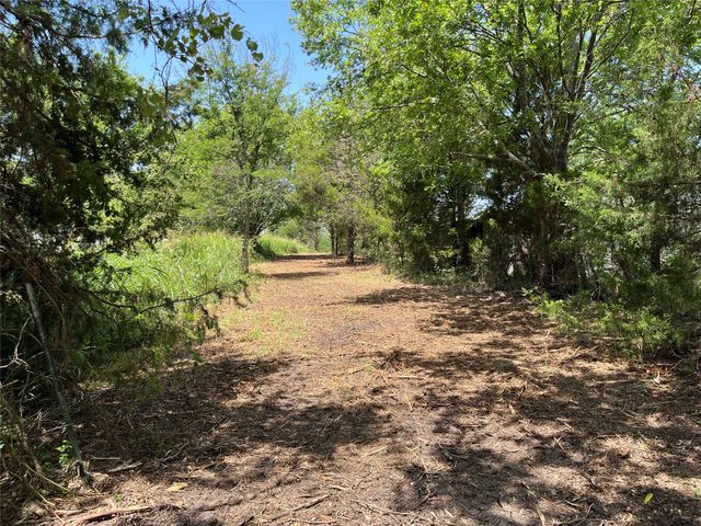 910 Kentucky Town Road, Whitewright, TX 75491