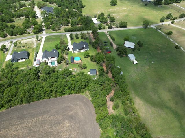 910 Kentucky Town Road, Whitewright, TX 75491