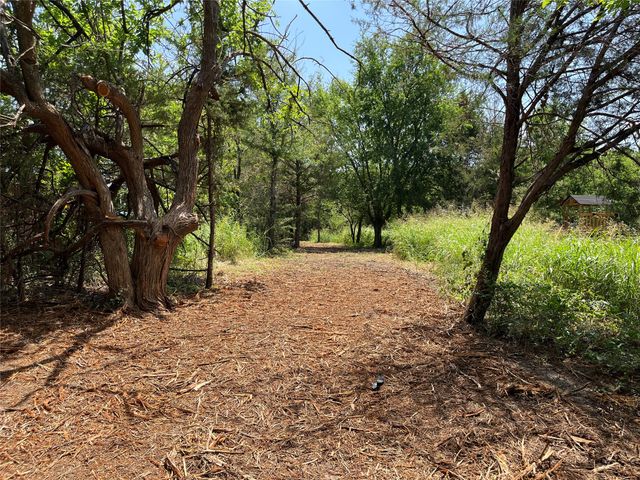 910 Kentucky Town Road, Whitewright, TX 75491