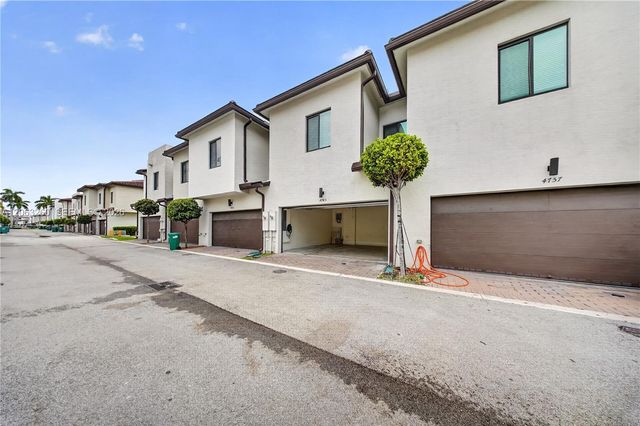 4745 NW 83rd Parkway, Doral, FL 33166