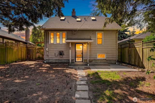 7146 35th Avenue SW, Seattle, WA 98126