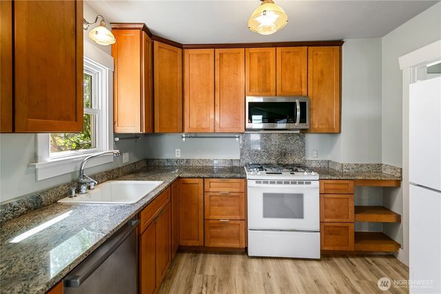 7146 35th Avenue SW, Seattle, WA 98126