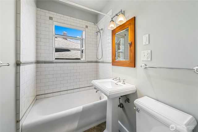 7146 35th Avenue SW, Seattle, WA 98126