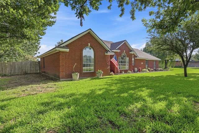 522 Preston Drive, Pottsboro, TX 75076