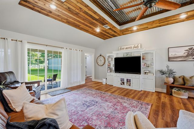 522 Preston Drive, Pottsboro, TX 75076
