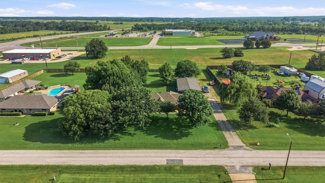 522 Preston Drive, Pottsboro, TX 75076