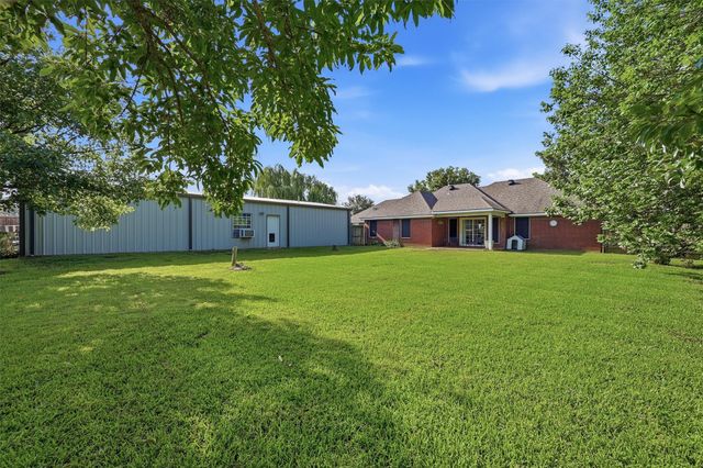 522 Preston Drive, Pottsboro, TX 75076
