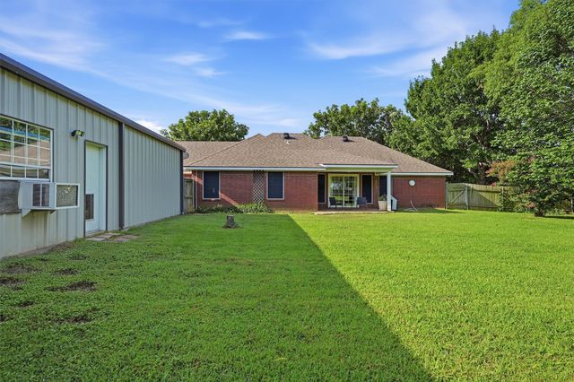 522 Preston Drive, Pottsboro, TX 75076