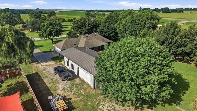 522 Preston Drive, Pottsboro, TX 75076