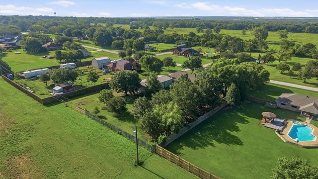 522 Preston Drive, Pottsboro, TX 75076