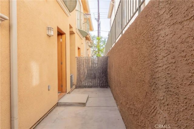 216 N Buena Vista Street 113, Burbank, CA 91505