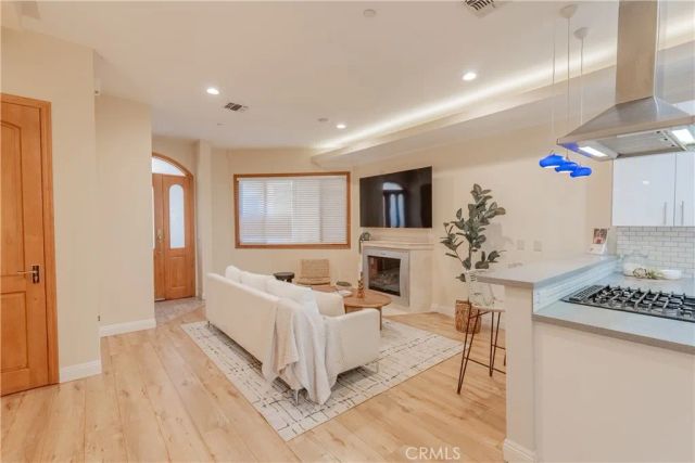 216 N Buena Vista Street 113, Burbank, CA 91505