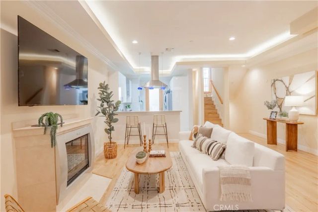 216 N Buena Vista Street 113, Burbank, CA 91505