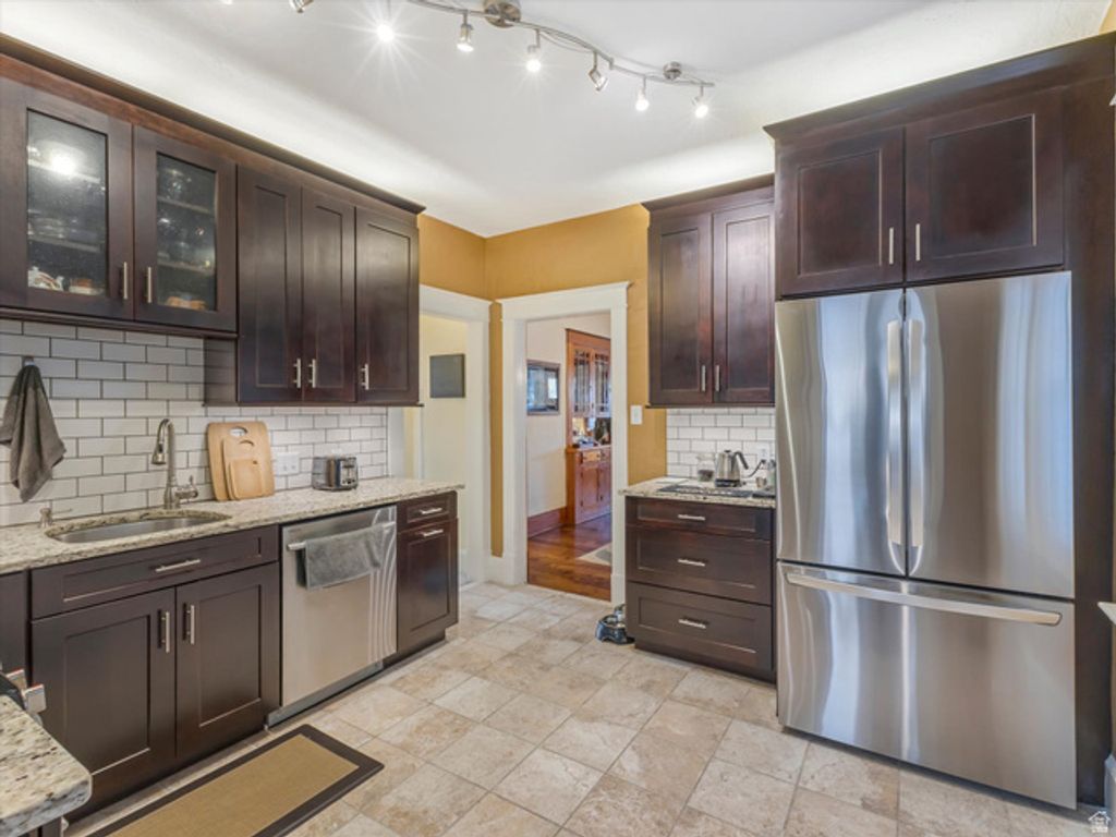 Image 11 of property listing at 718 E EMERSON AVE, Salt Lake City, UT 84105