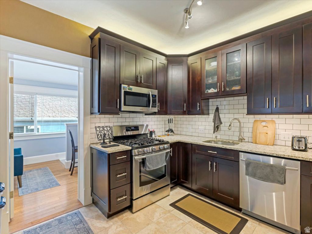 Image 12 of property listing at 718 E EMERSON AVE, Salt Lake City, UT 84105