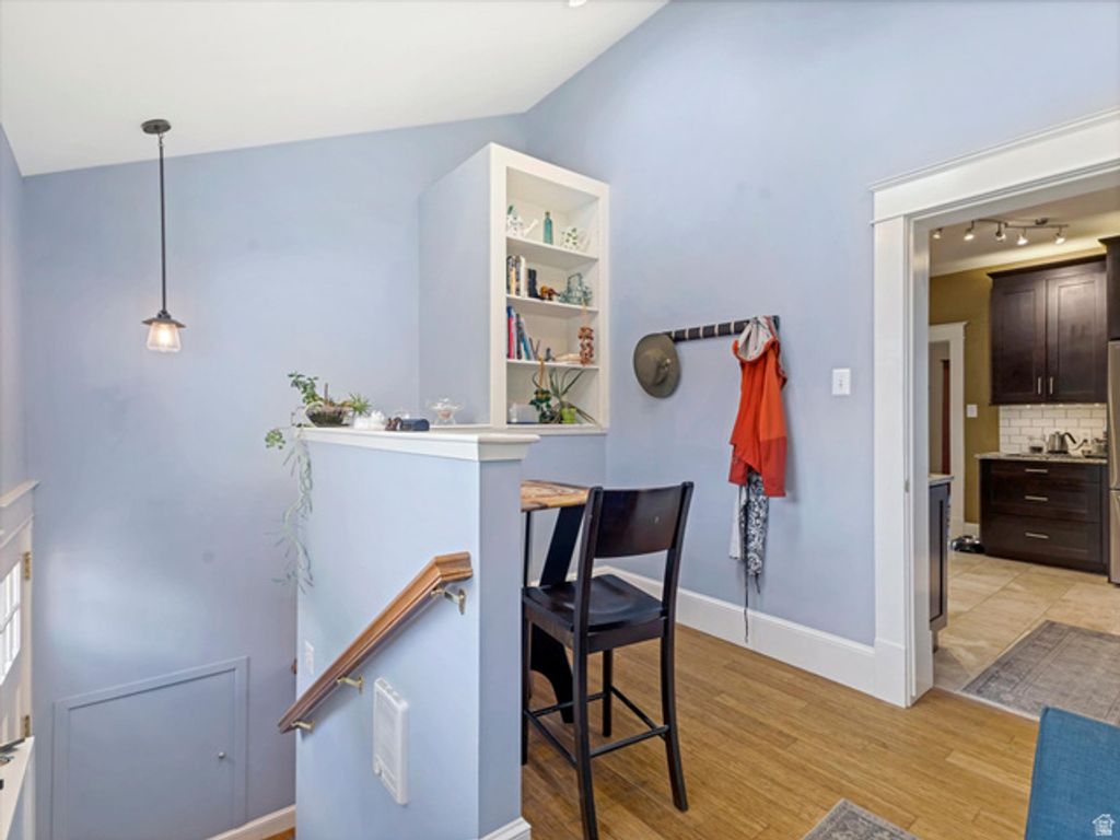 Image 14 of property listing at 718 E EMERSON AVE, Salt Lake City, UT 84105