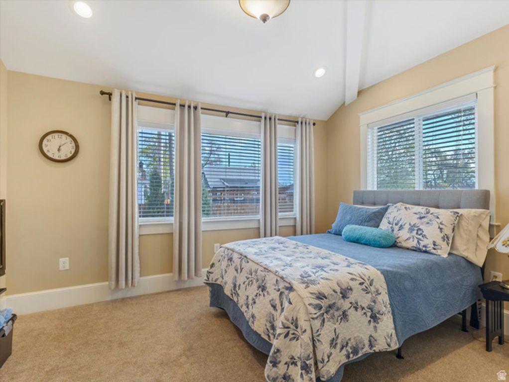 Image 15 of property listing at 718 E EMERSON AVE, Salt Lake City, UT 84105