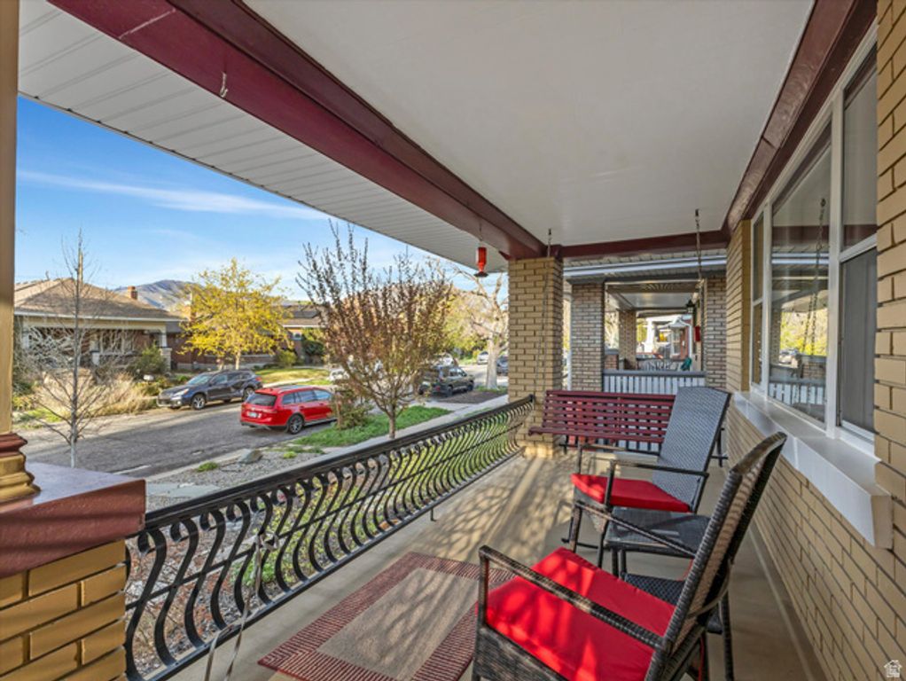 Image 3 of property listing at 718 E EMERSON AVE, Salt Lake City, UT 84105