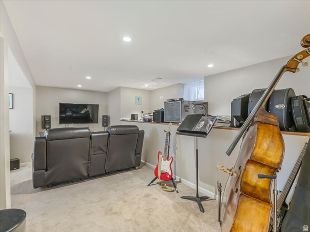 Image 22 of property listing at 718 E EMERSON AVE, Salt Lake City, UT 84105