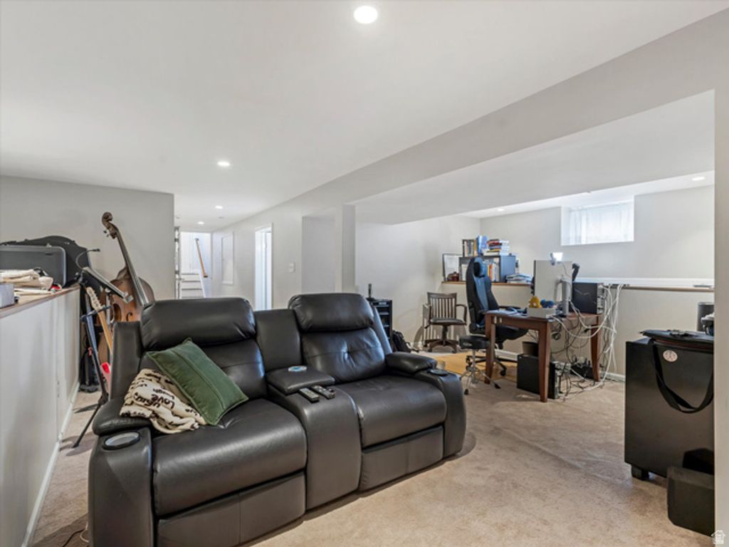 Image 24 of property listing at 718 E EMERSON AVE, Salt Lake City, UT 84105