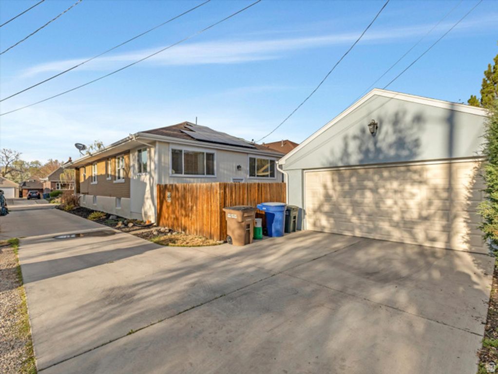 Image 29 of property listing at 718 E EMERSON AVE, Salt Lake City, UT 84105