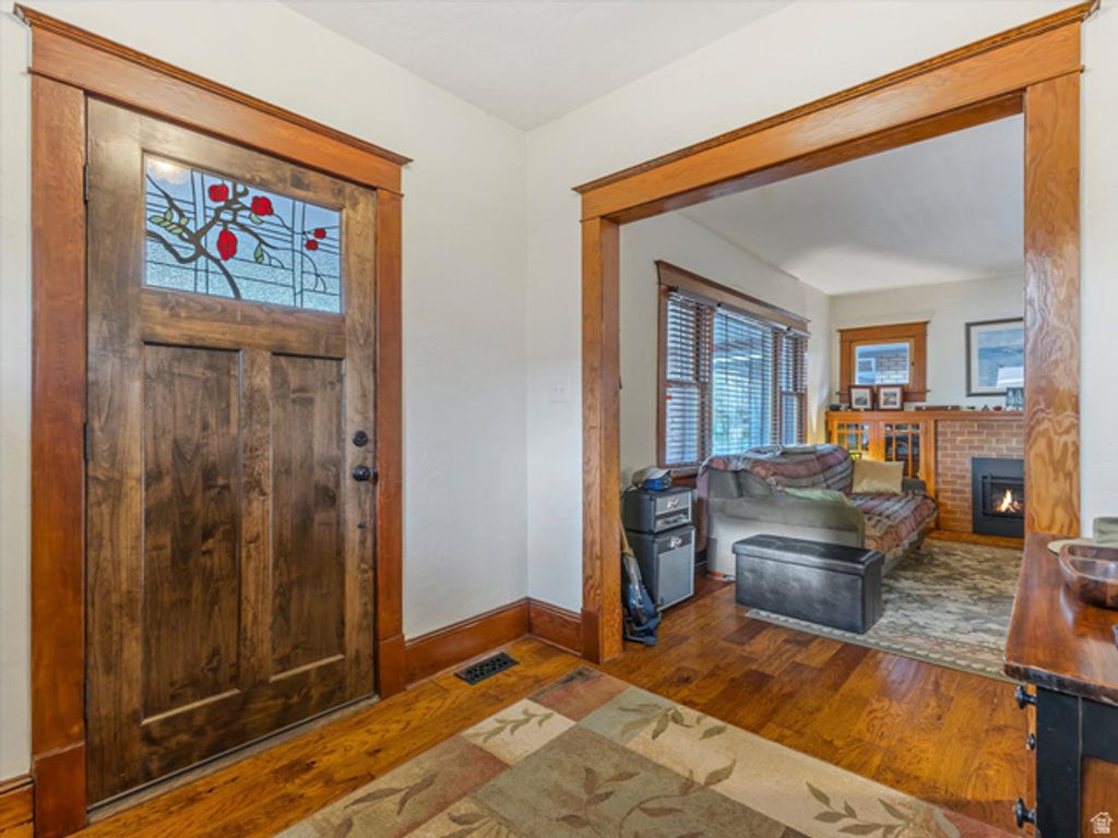 Image 4 of property listing at 718 E EMERSON AVE, Salt Lake City, UT 84105