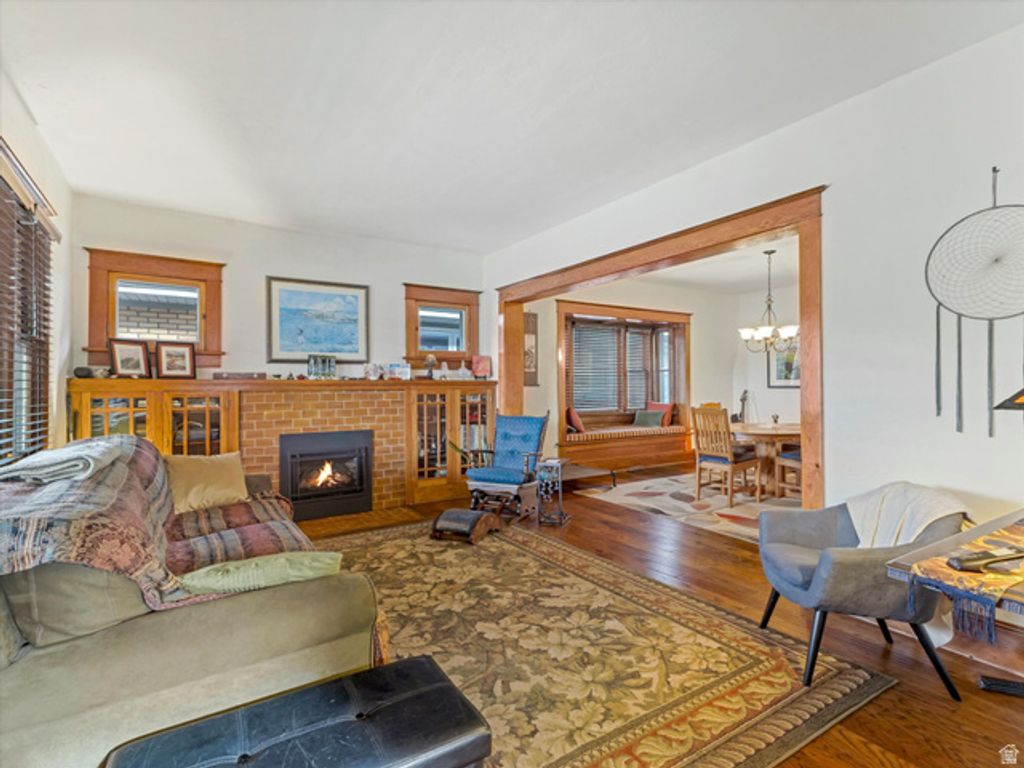 Image 6 of property listing at 718 E EMERSON AVE, Salt Lake City, UT 84105