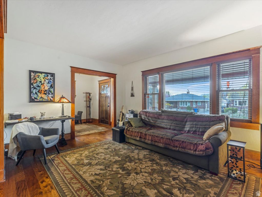 Image 7 of property listing at 718 E EMERSON AVE, Salt Lake City, UT 84105