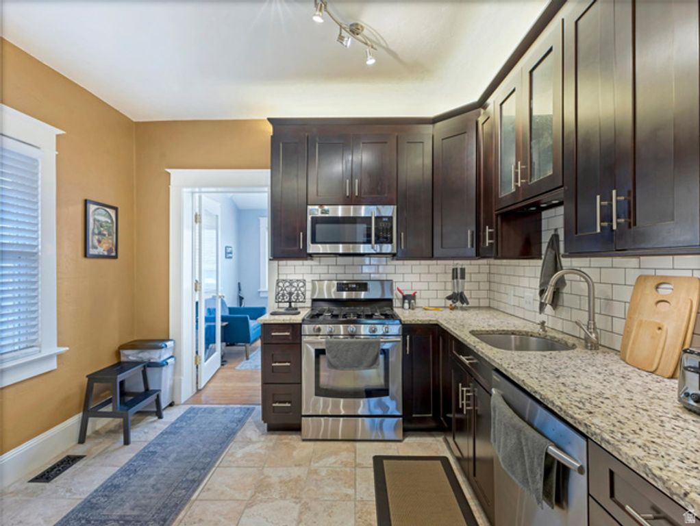 Image 10 of property listing at 718 E EMERSON AVE, Salt Lake City, UT 84105