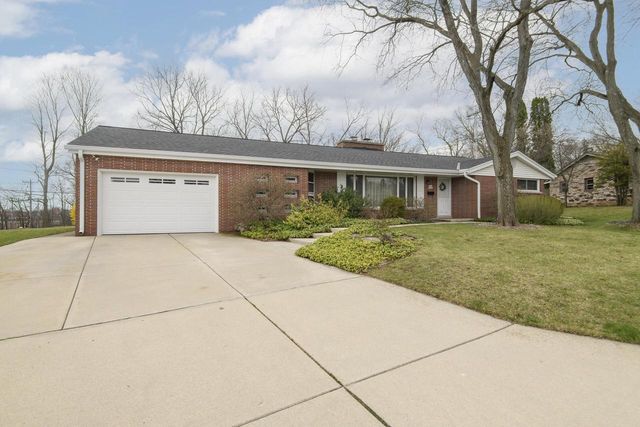 W160N8462 Donald COURT, Menomonee Falls, WI 53051