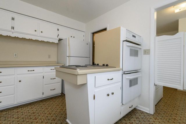 W160N8462 Donald COURT, Menomonee Falls, WI 53051