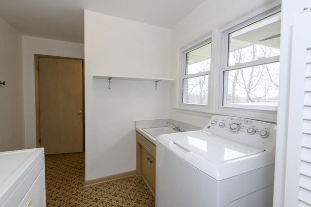 W160N8462 Donald COURT, Menomonee Falls, WI 53051