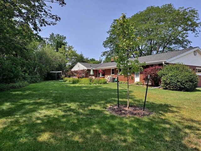W160N8462 Donald COURT, Menomonee Falls, WI 53051