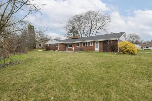 W160N8462 Donald COURT, Menomonee Falls, WI 53051