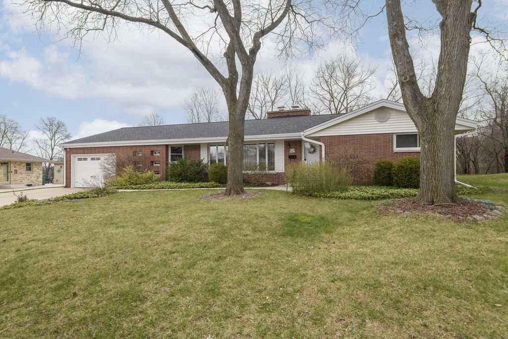 W160N8462 Donald COURT, Menomonee Falls, WI 53051