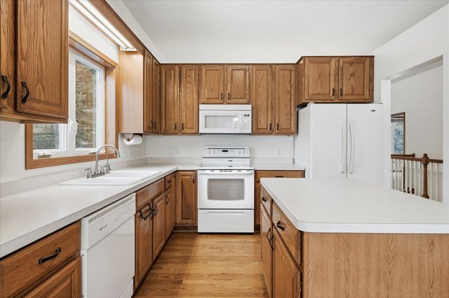 10395 Lancaster Cove, Woodbury, MN 55129