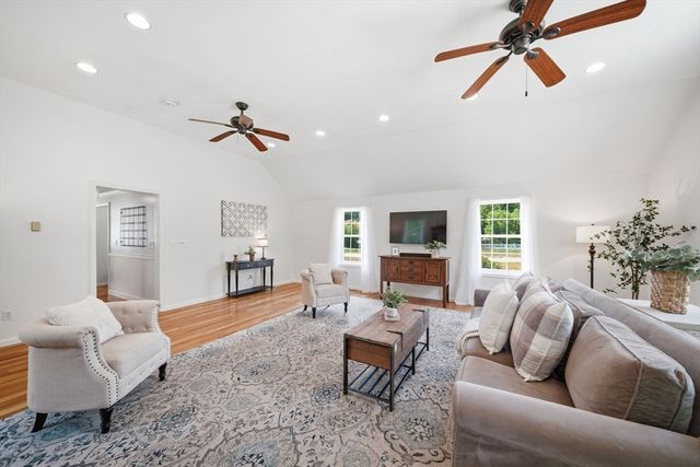 4 Brookview Circle, Tyngsborough, MA 01879