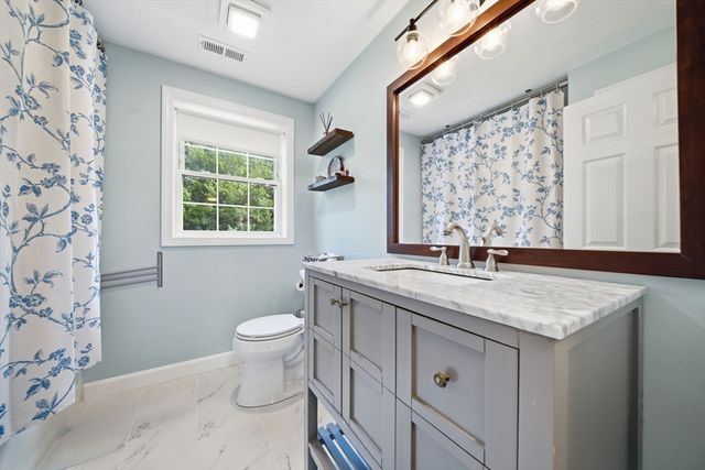 4 Brookview Circle, Tyngsborough, MA 01879